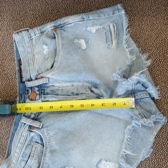 BLANKNYC High Rise Shorts - Picture 9 of 10